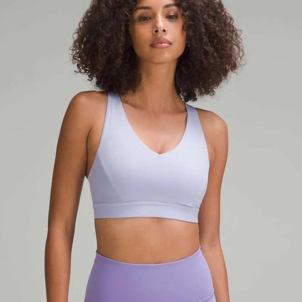 Lululemon Envital Bra Size 6 Lilac Ether Purple V-Neck Cross Back Sports Bra